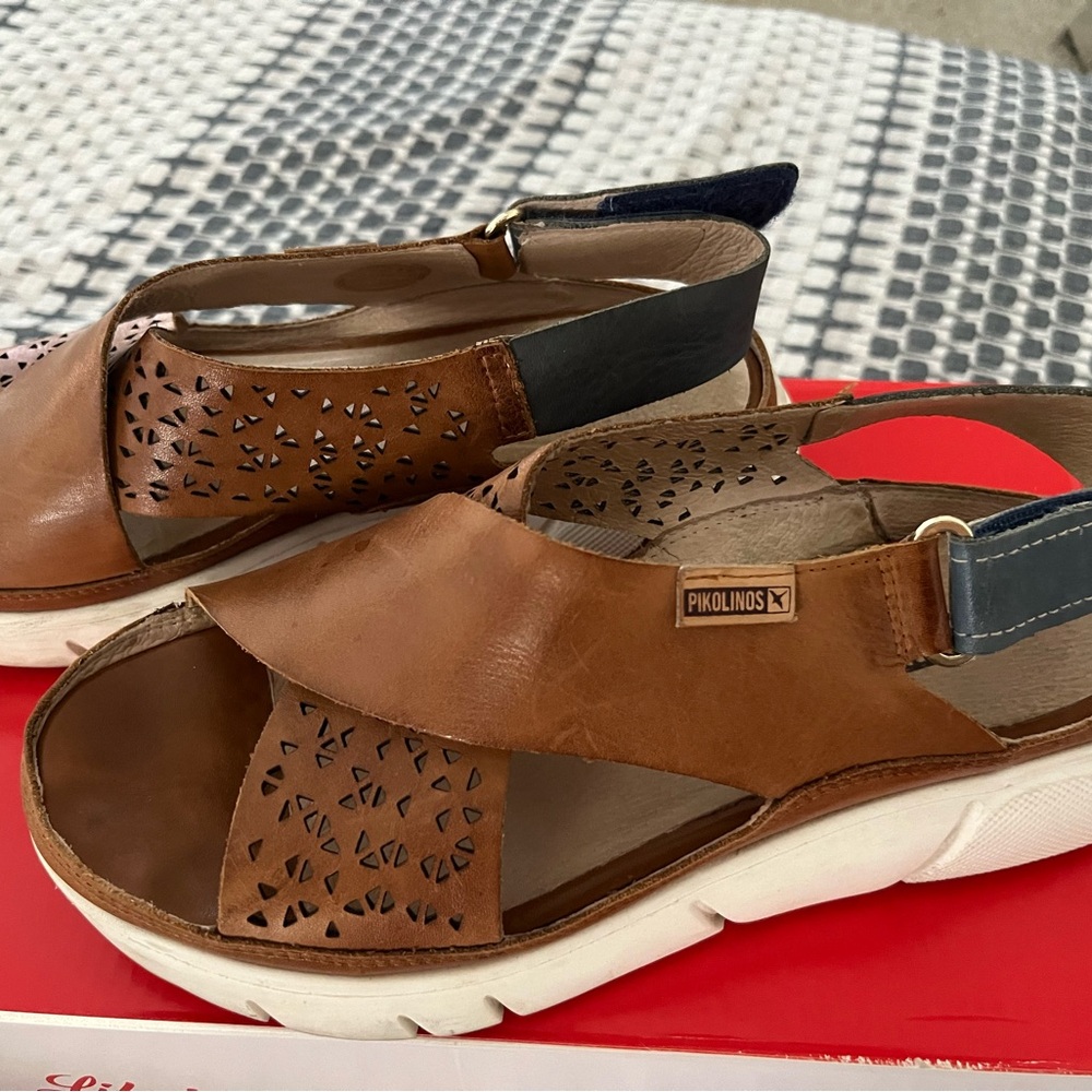 Pikolinos cross strap sandals 38 (8-8.5)
